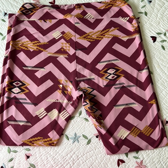Lularoe Tall & Curvy Aztec Print Leggings - Picture 4 of 7